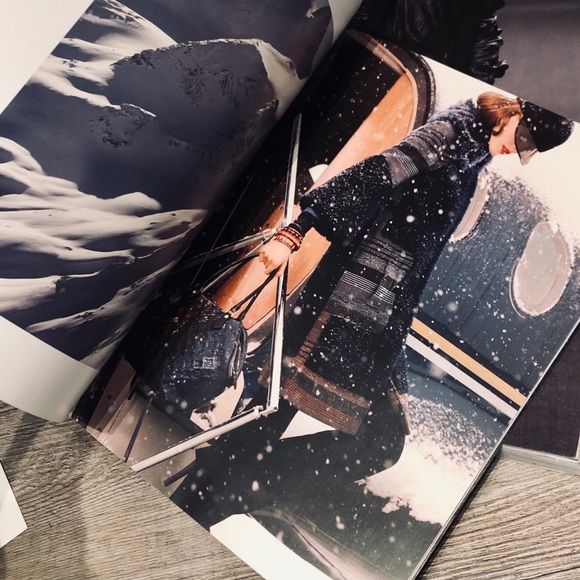 Louis Vuitton Pre-Fall 2011 Book - Picture 8 of 8